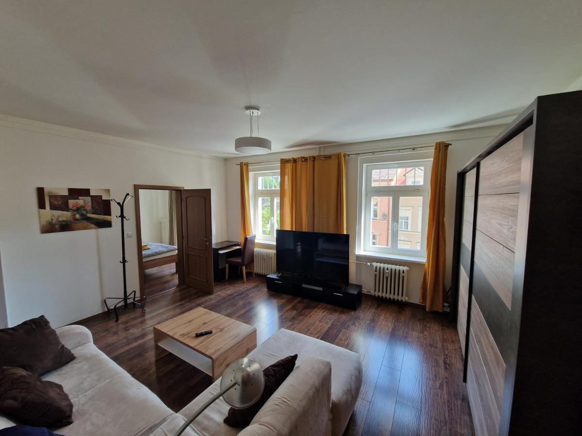 Apartman 63M2 S Balkonem V Lazenskem Centru Карлові Вари Екстер'єр фото